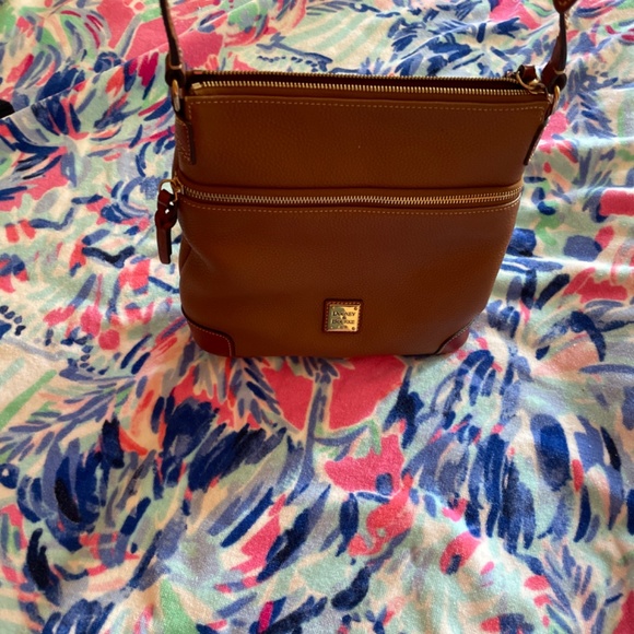 Dooney and Bourke bag . Very good condition - Picture 2 of 5